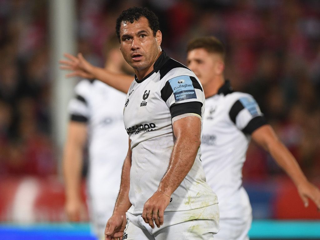 Smith signs up for more