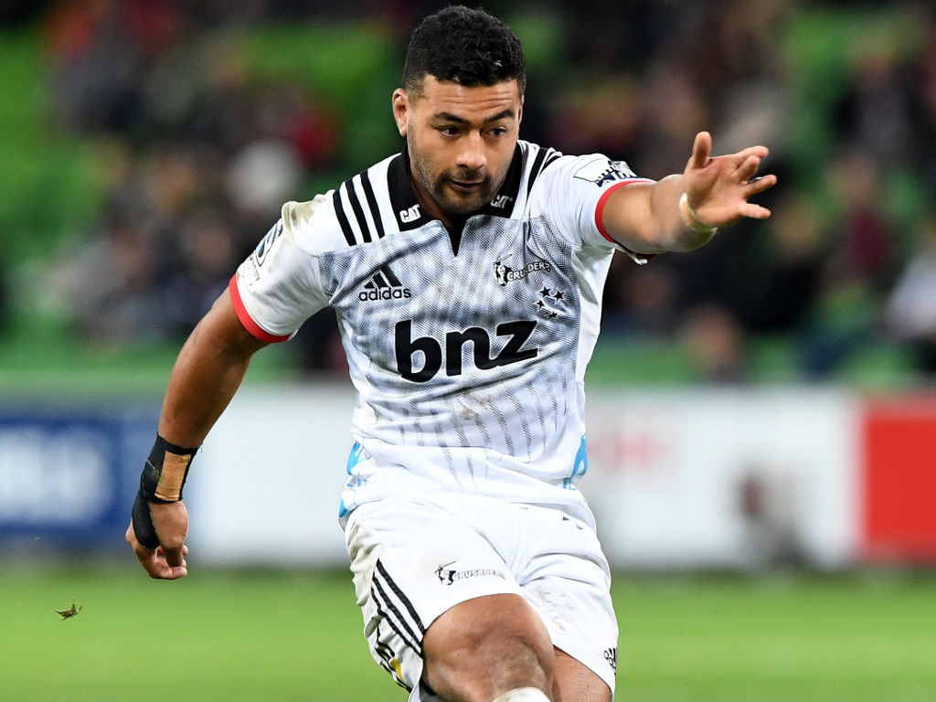 Seven-try Crusaders demolish Bulls