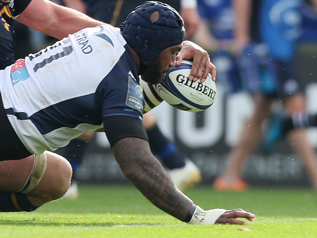 14-man Montpellier edge out Gloucester