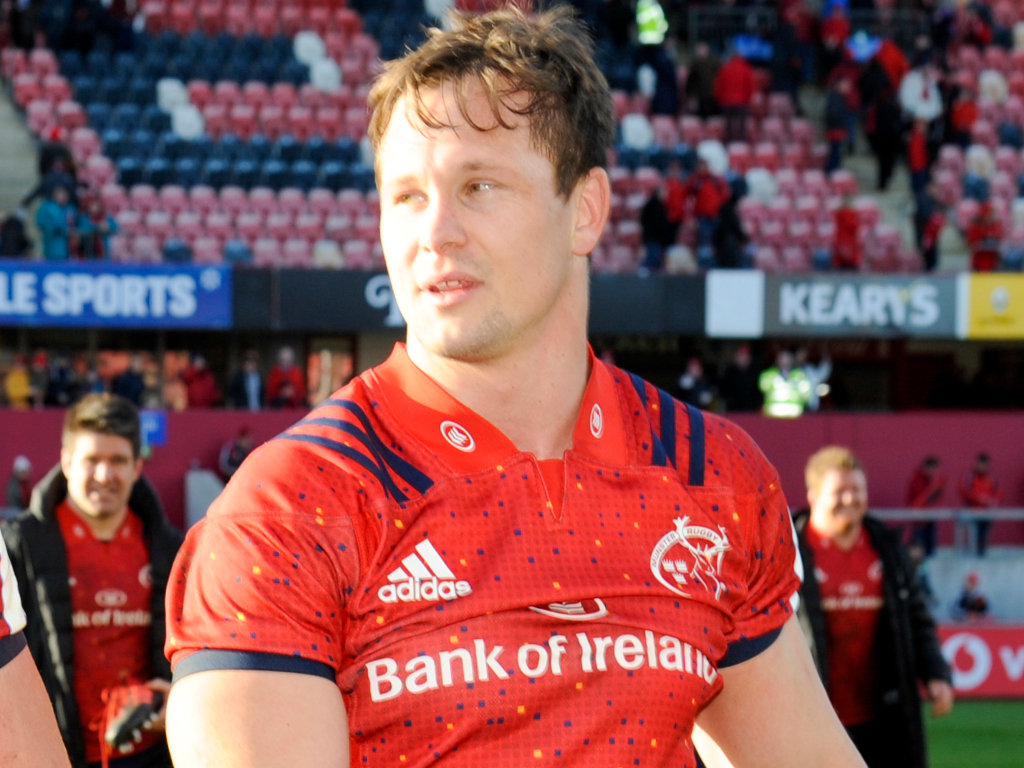 Munster back on Conference summit after 10-try win