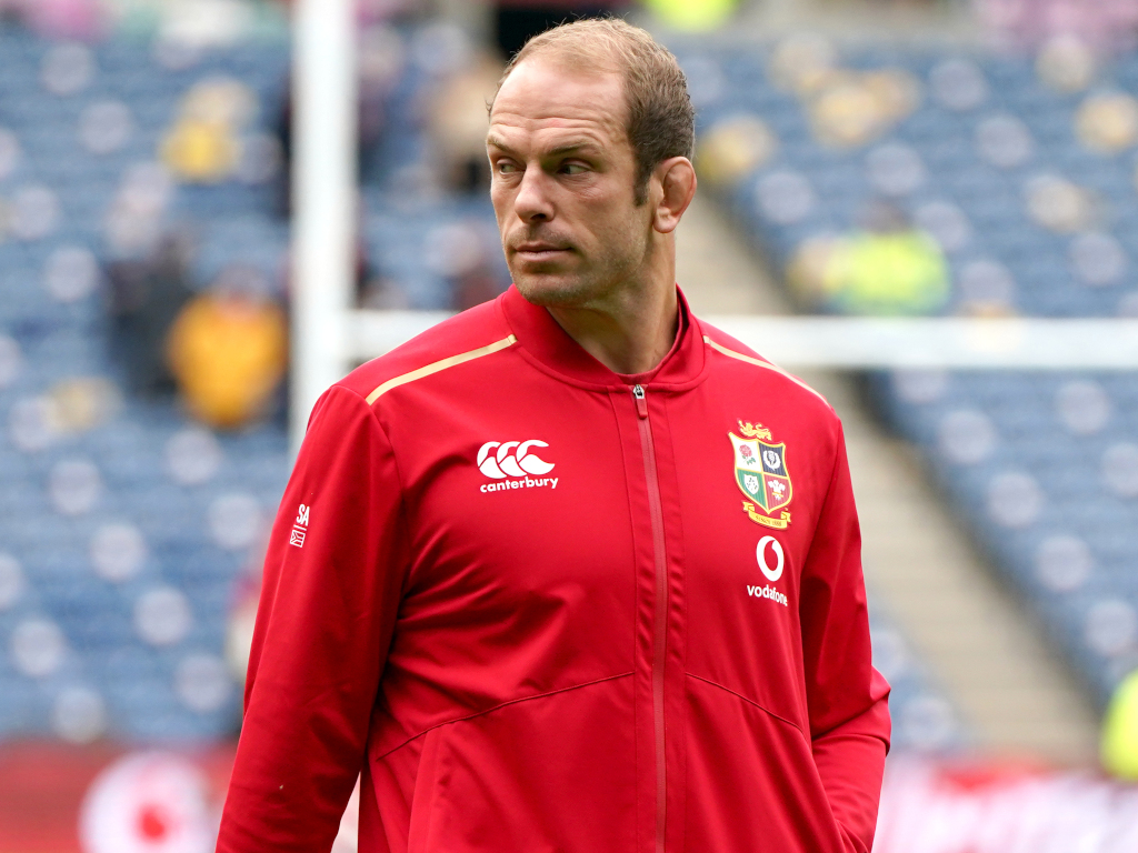Stuart Hogg will pick the brains of ‘legend’ Alun Wyn Jones