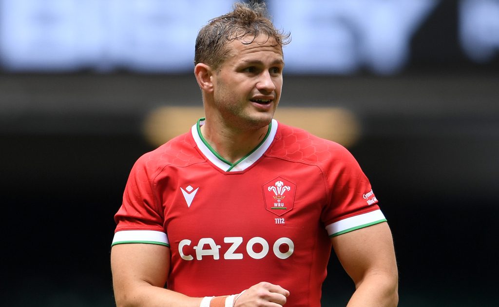 Hallam Amos to quit rugby to focus on medical career