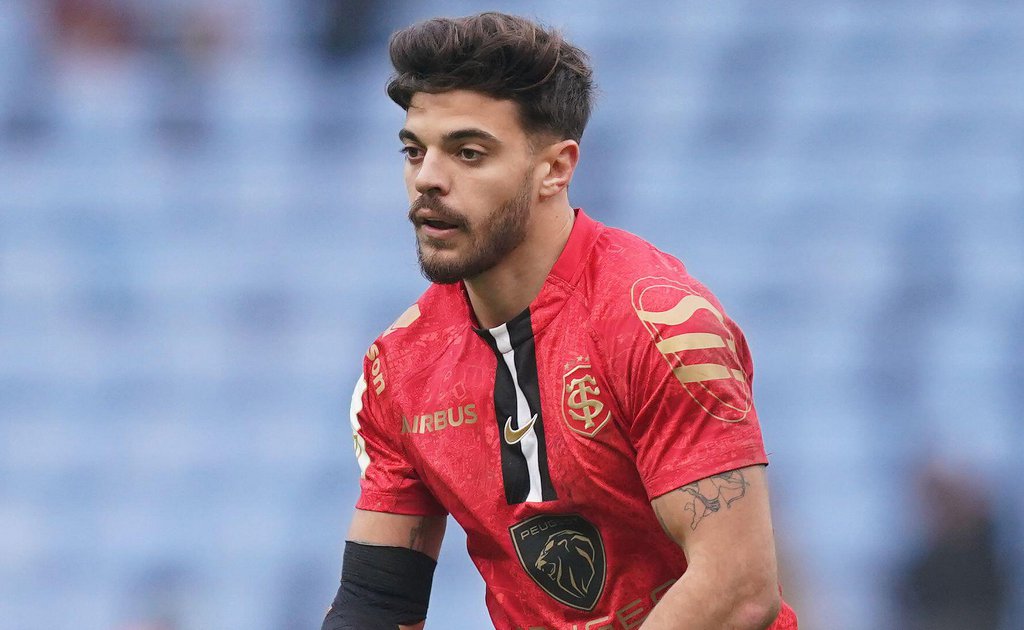 Romain Ntamack: France fly-half recommits to Toulouse