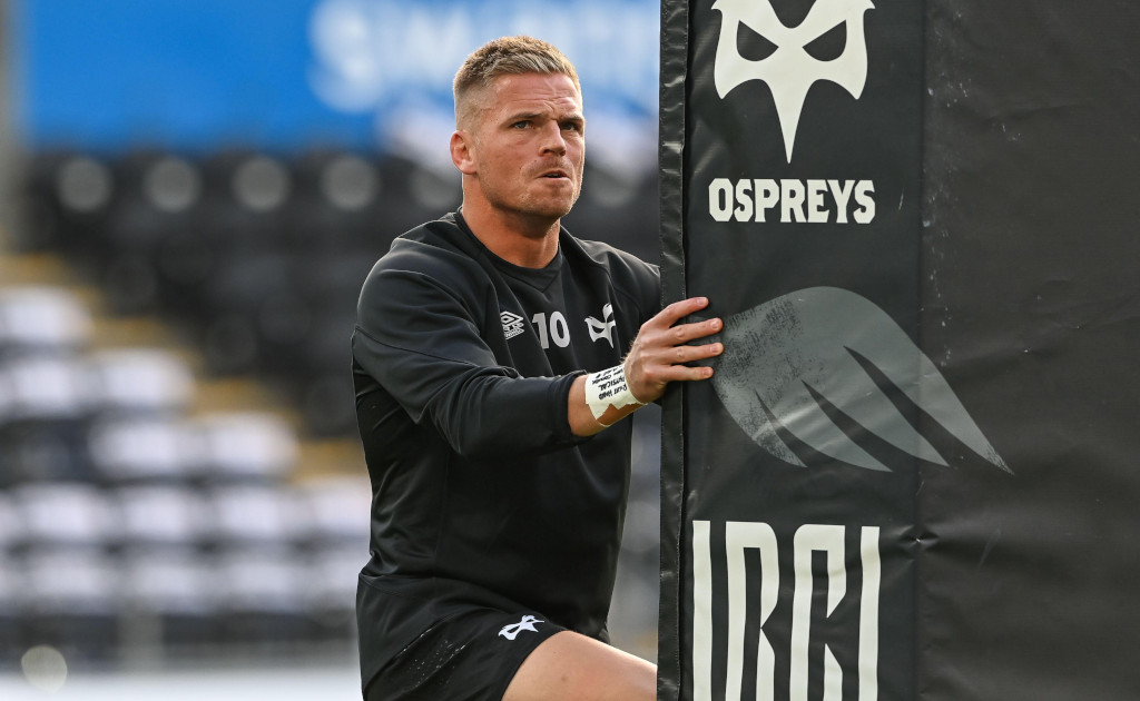United Rugby Championship: Gareth Anscombe signs one-year extension with Ospreys
