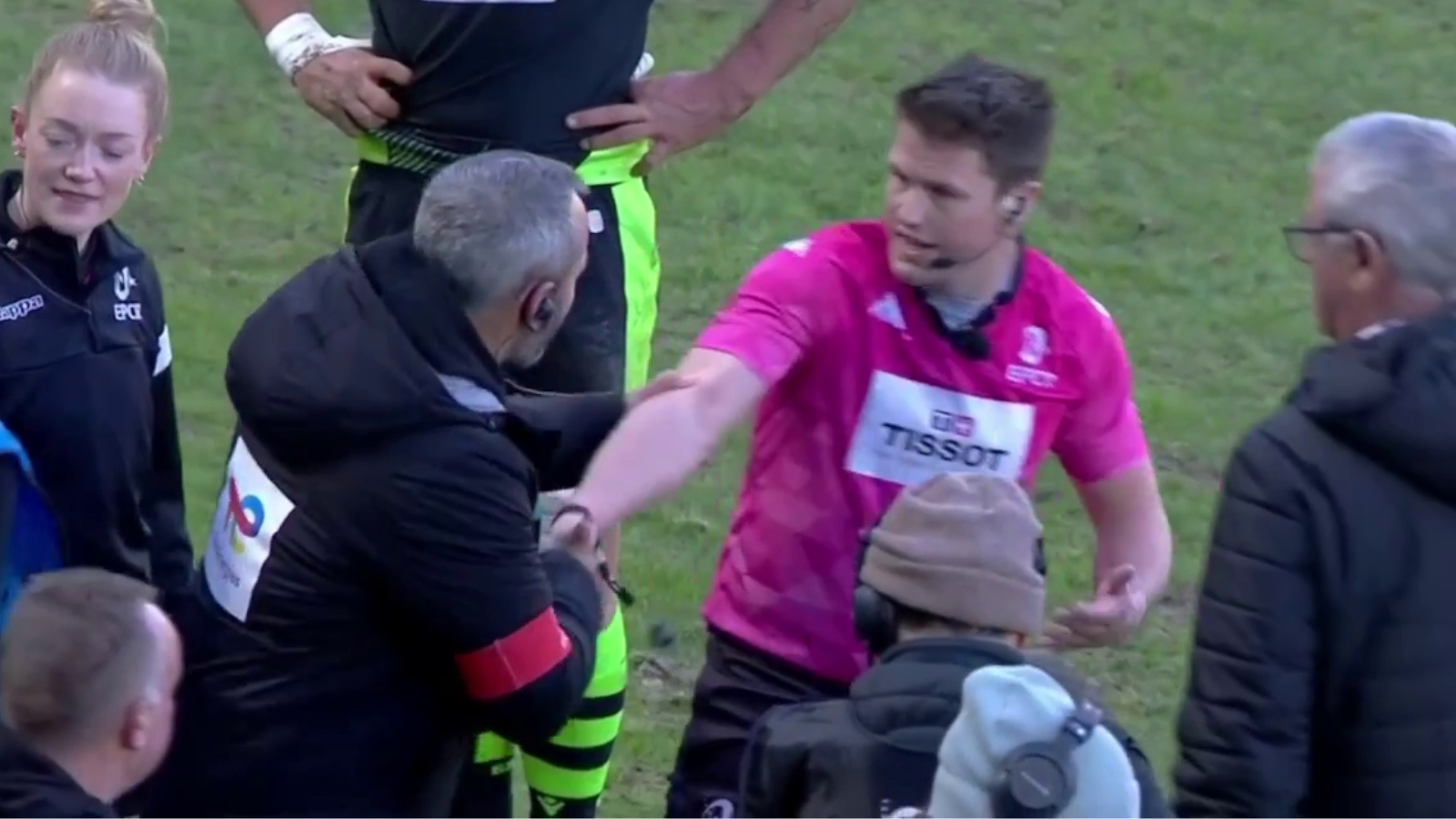 Pau head coach Sébastien Piqueronies is alleged to have physically abused referee Sam Grove-White after the Challenge Cup match against the Cheetahs.