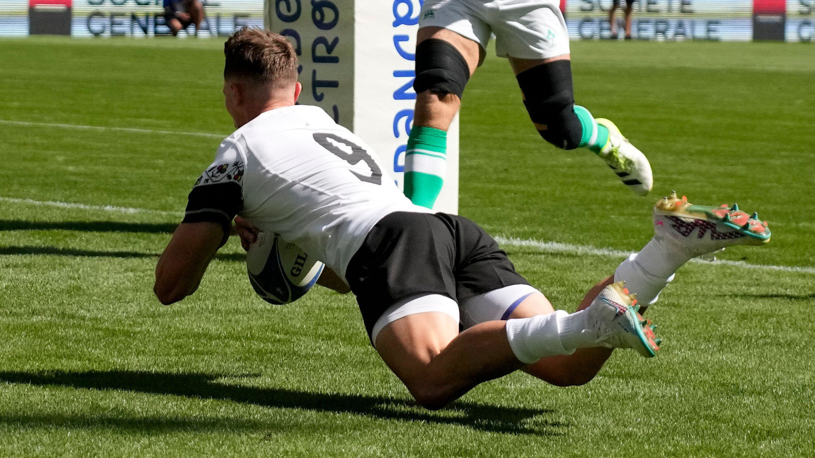 Gabriel Rupanu scoring for Romania against Ireland.