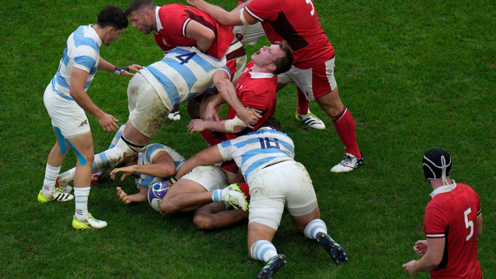 Debate rages after clearout on Wales’ Nick Tompkins goes unpunished