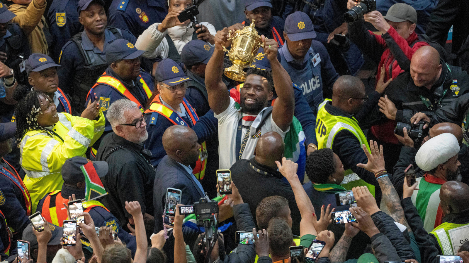 Springboks captain Siya Kolisi holding the Rugby World Cup at homecoming.