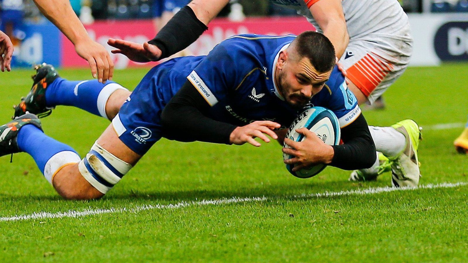 Leinster back-row Max Deegan scoring against Edinburgh.