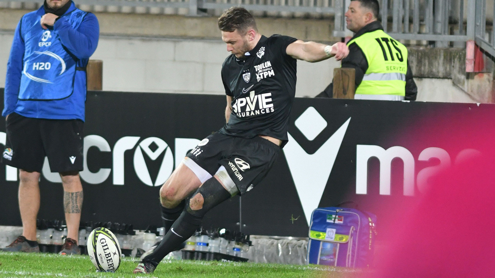 Dan Biggar’s injury ‘complicated’ after Welsh fly-half pulled up mid-conversion