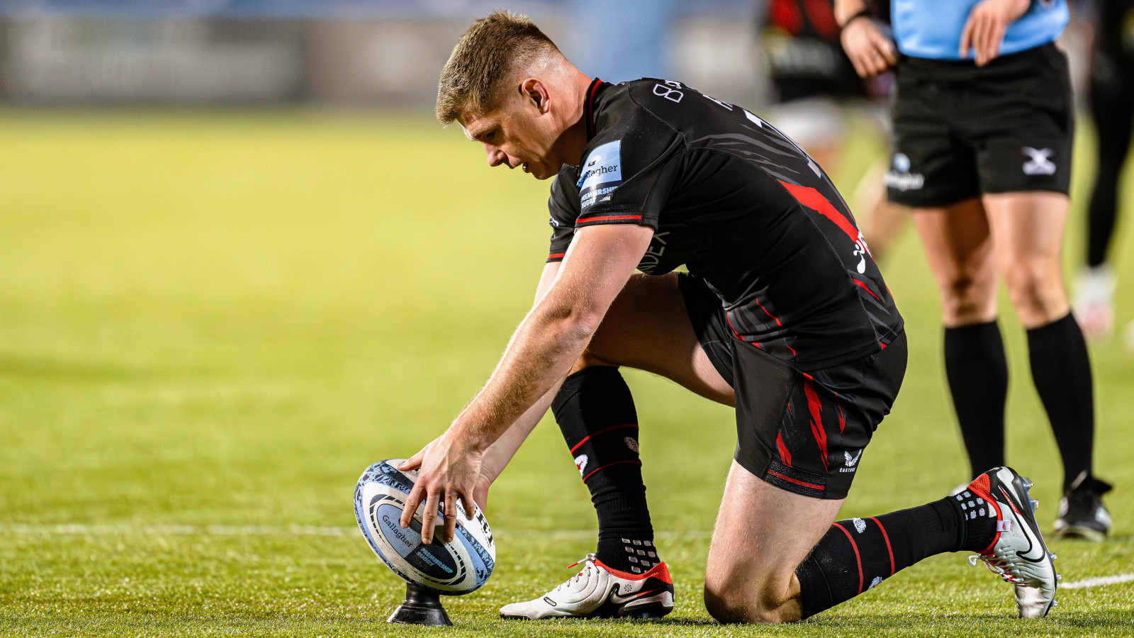 Saracens' Owen Farrell lines up a conversion against Bristol Bears in the Premiership.