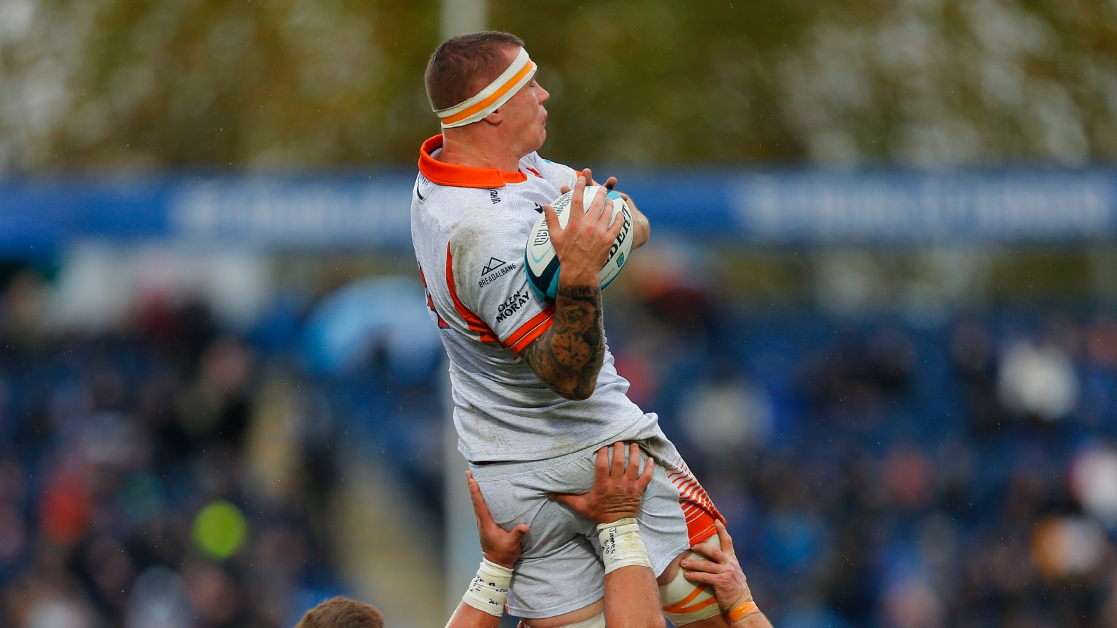 Edinburgh's Glen Young takes the ball in the line-out.