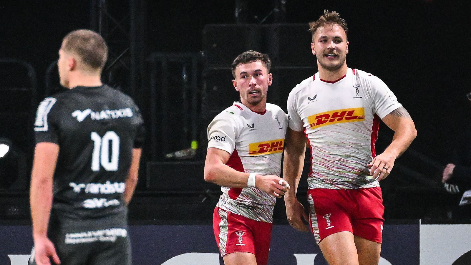 Harlequins centre Andre Esterhuizen celebrates try against Racing 92.
