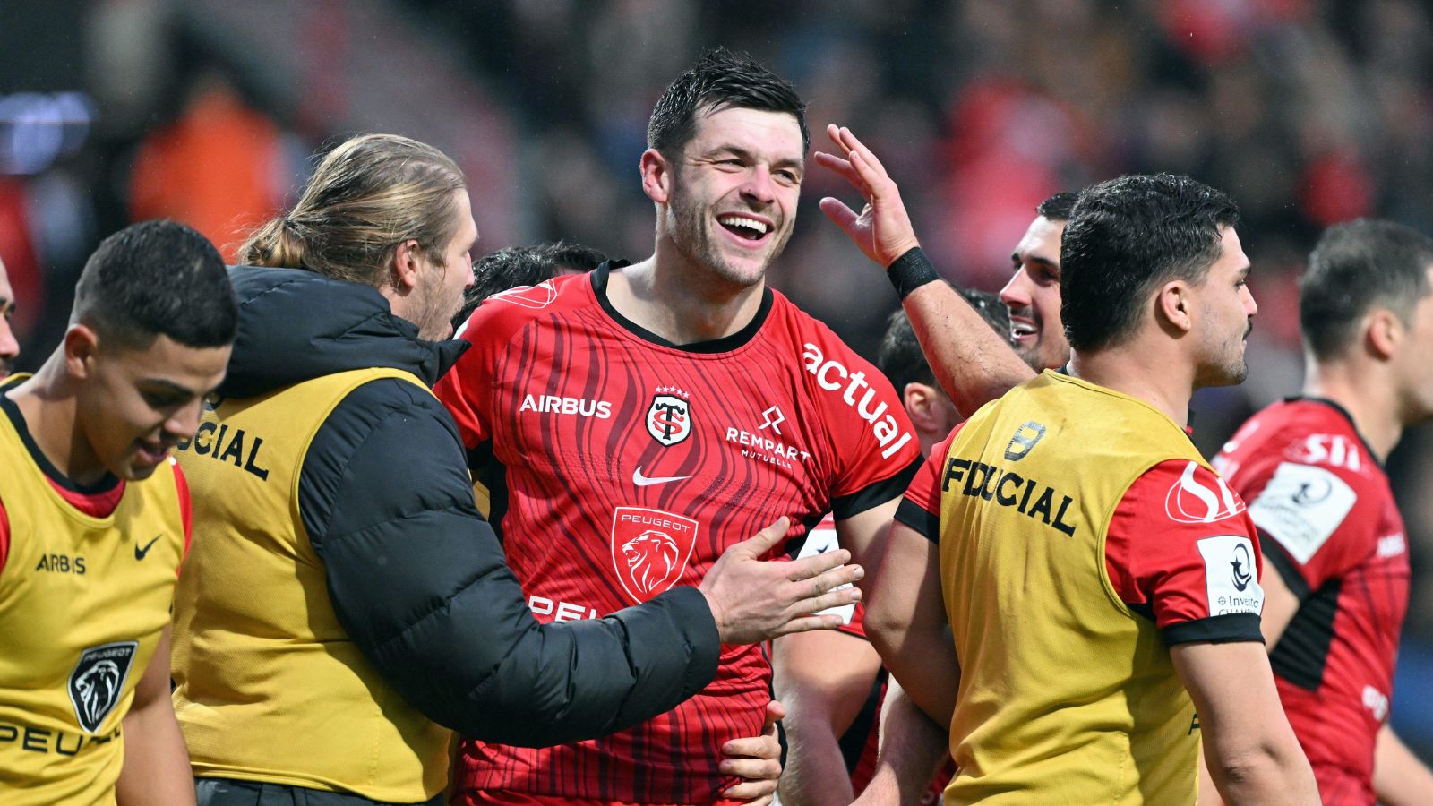 Blair Kinghorn celebrates after scoring for Toulouse.