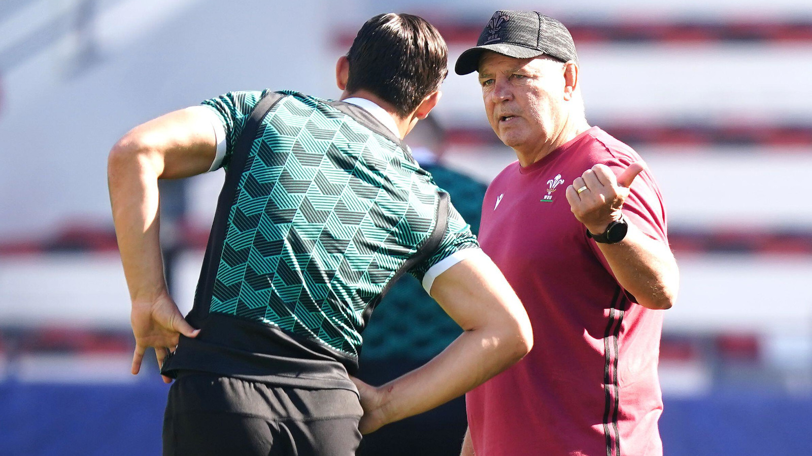 Warren Gatland talking to Louis Rees-Zammit at Wales training.