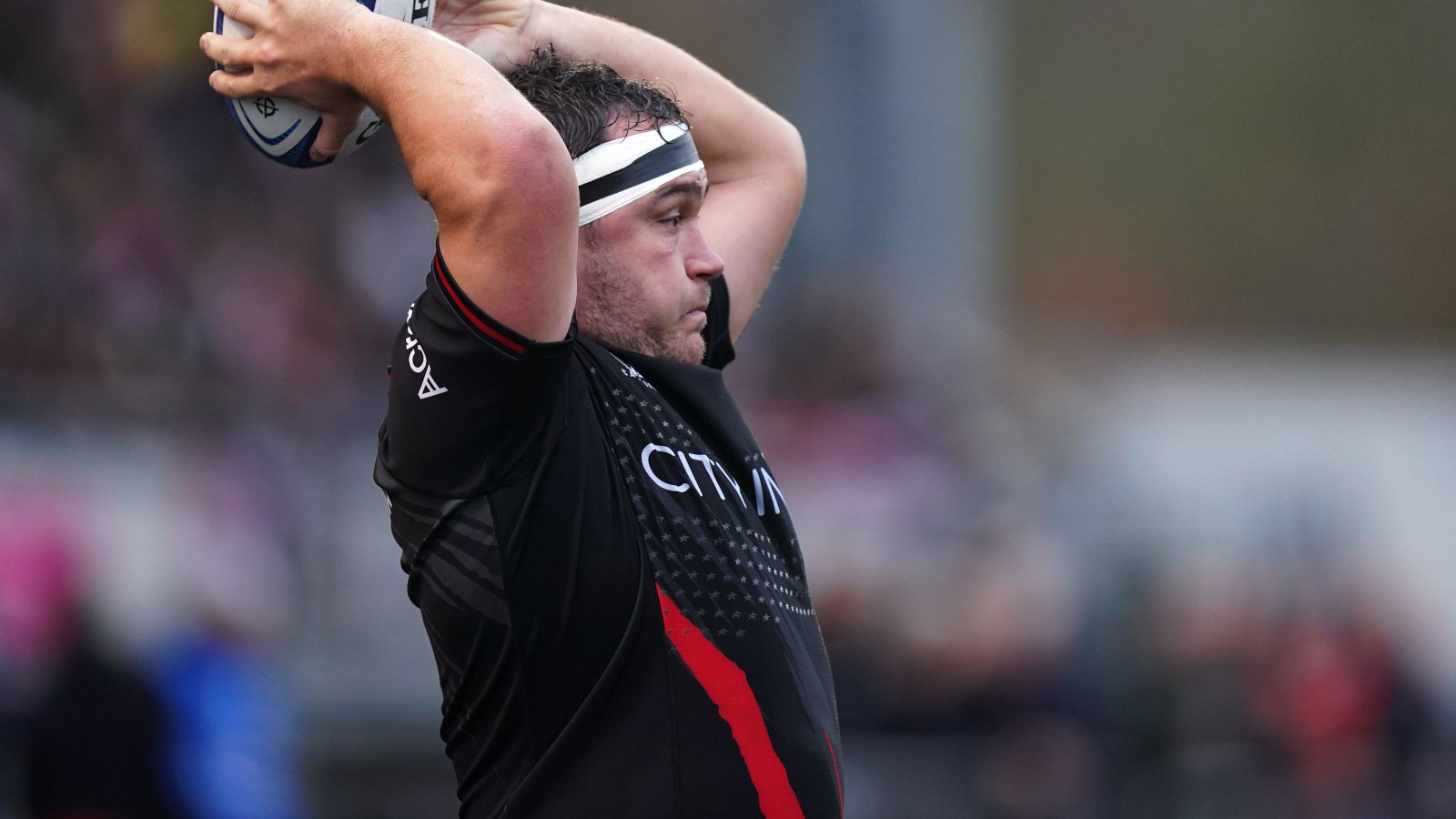 Saracens hooker Jamie George throwing at lineout.