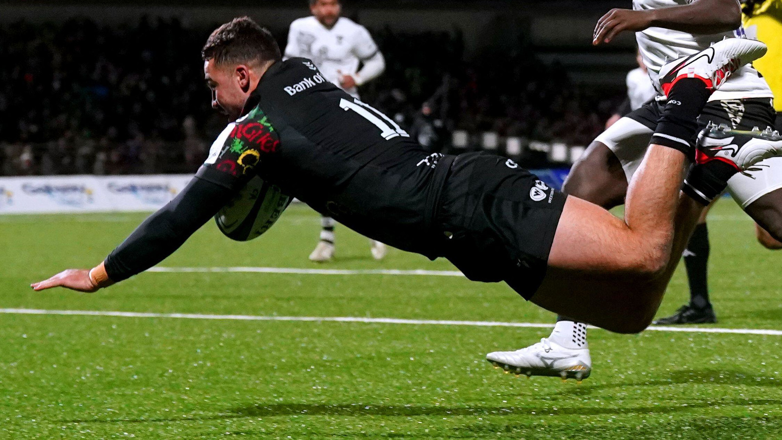 Shayne Bolton scoring for Connacht against Bristol Bears.