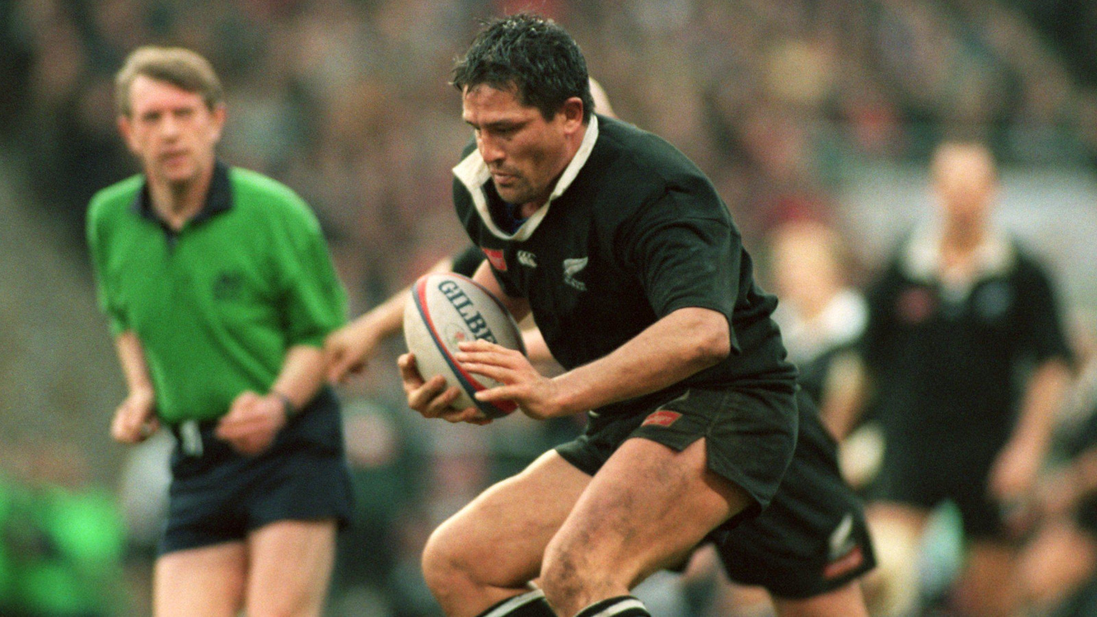 Zinzan Brooke, the legendary number eight, in action for the All Blacks.