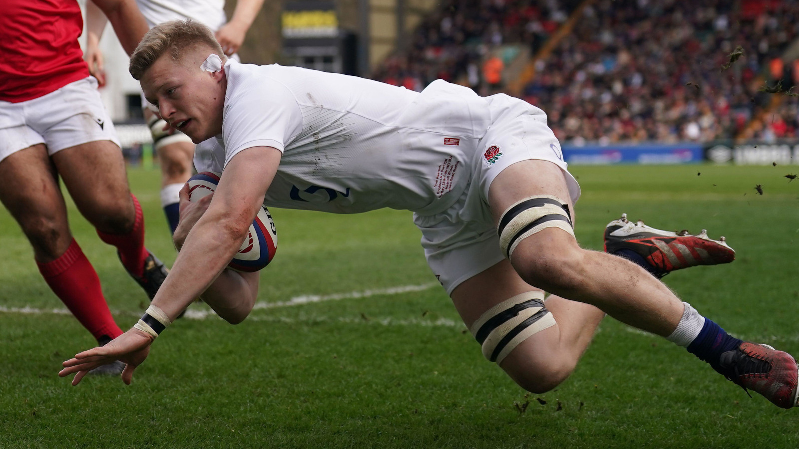 England A flanker Tom Pearson scoring against Portugal A.