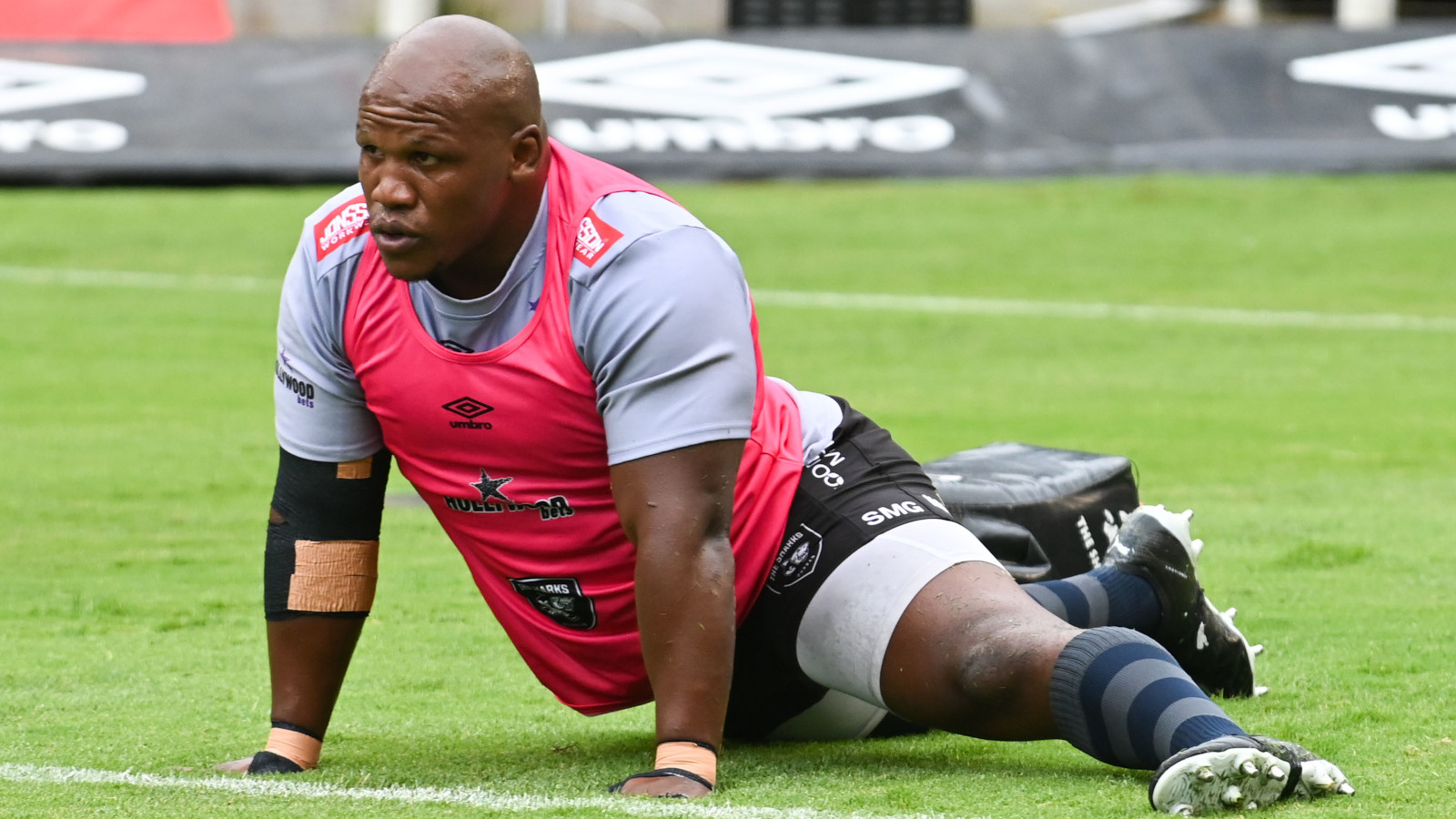 Bongi Mbonambi warming up during a Sharks clash in the United Rugby Championship in 2024.