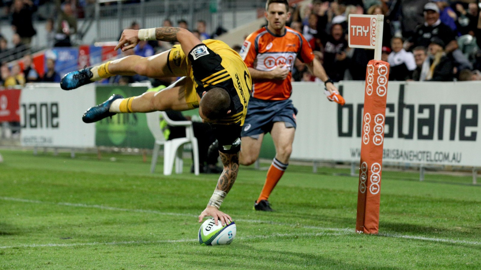 TJ Perenara acrobatically scores for the Hurricanes.