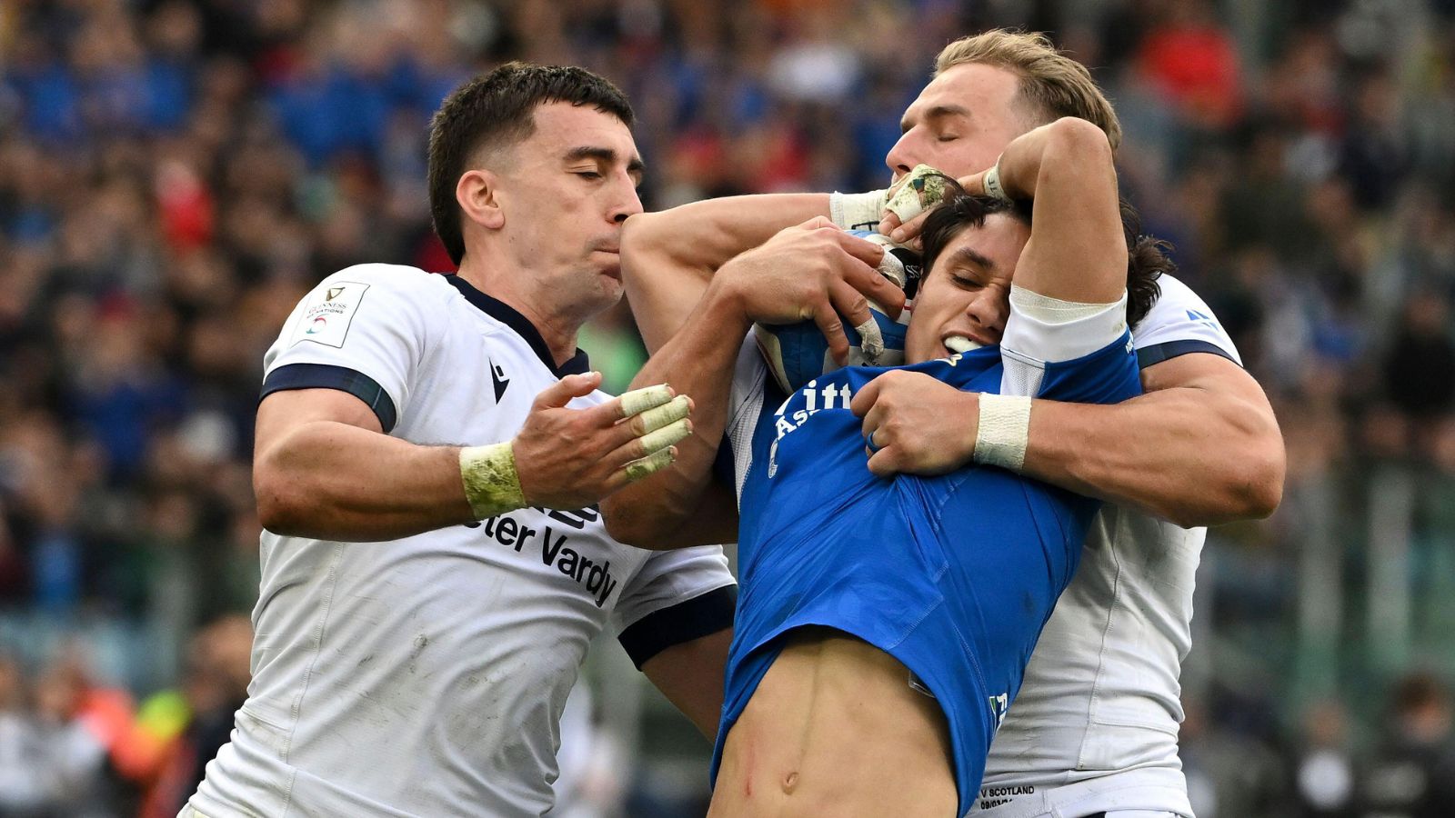 Duhan van der Merwe ‘bullies’ Ange Capuozzo by ‘manhandling’ the winger in try-saving tackle