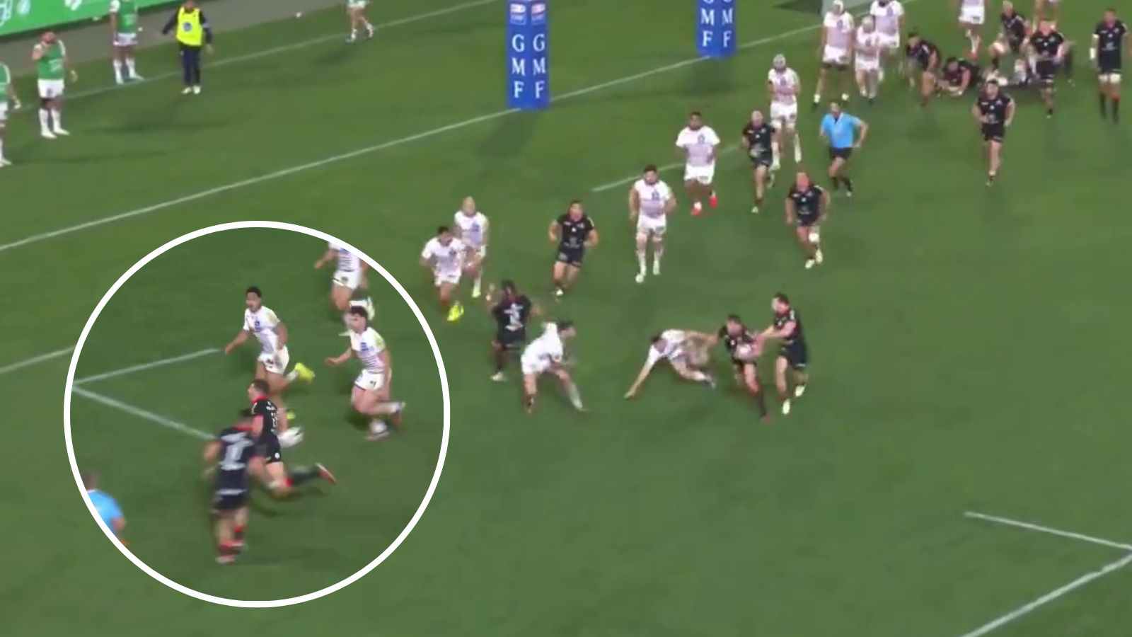 Antoine Dupont setting up a try in the Top 14 match between Bordeaux Begles and Toulouse. (via Canal+)