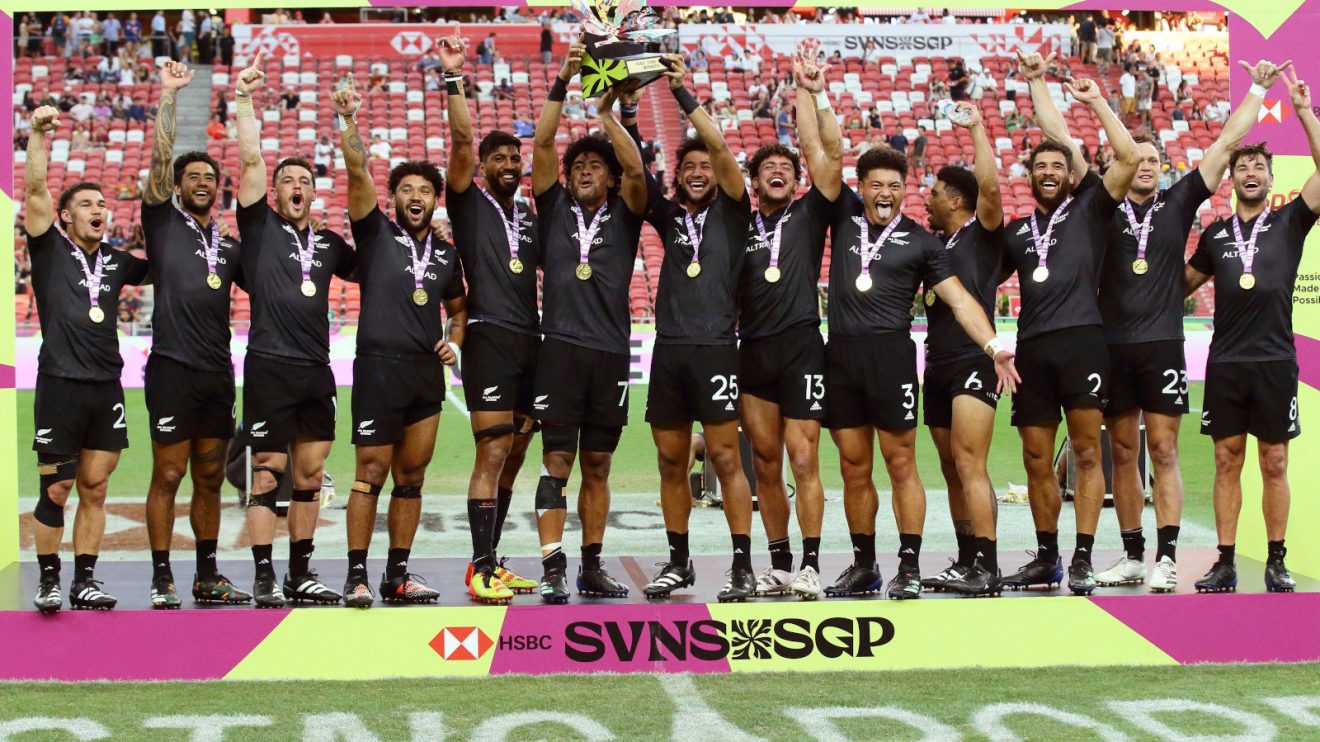 New Zealand celebrate Singapore Sevens win.
