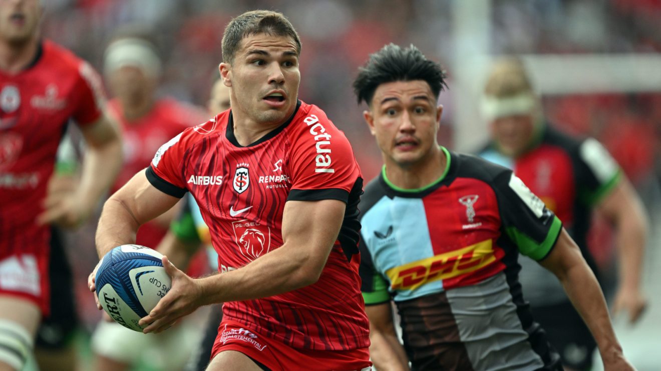 Antoine Dupont for Toulouse against Harlequins.