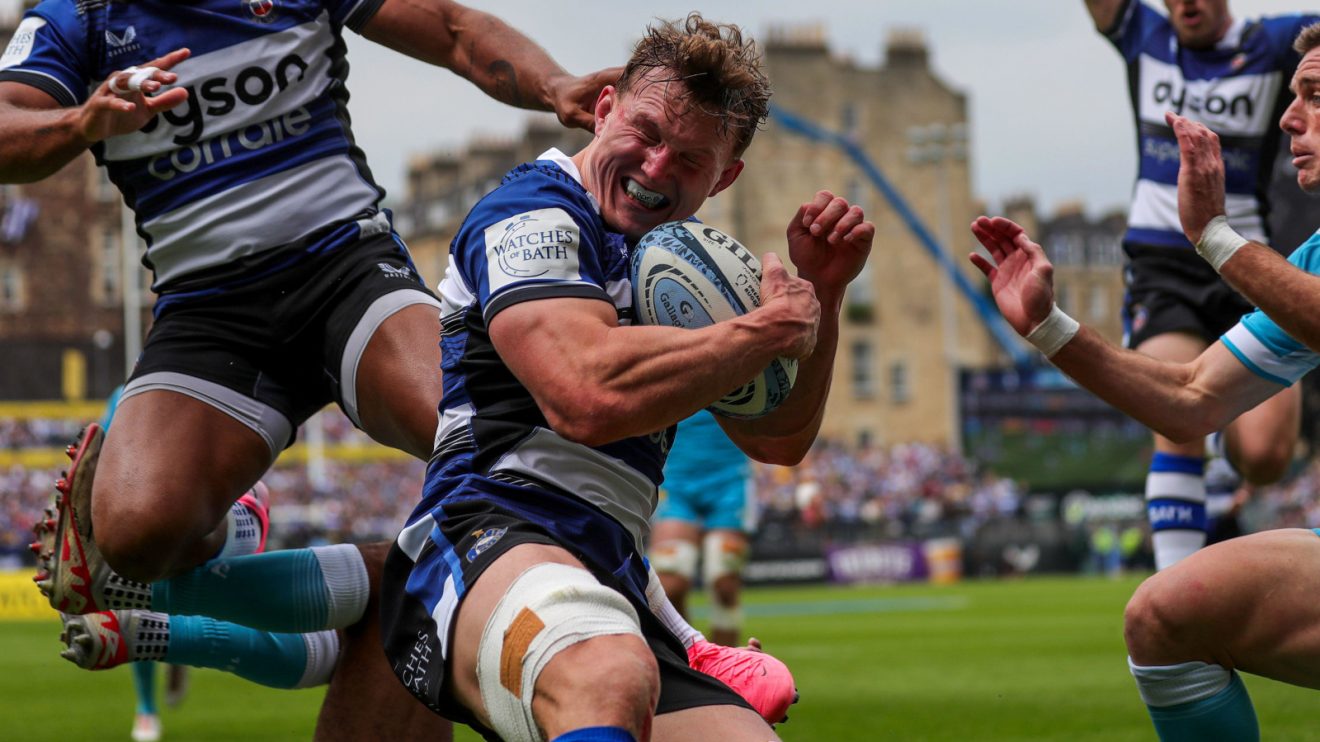 Bath back-row Ted Hill scoring against Sale Sharks.