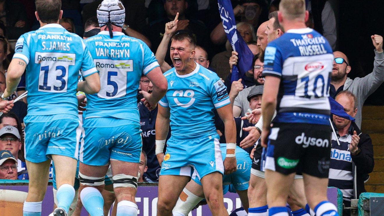 Joe Carpenter in action for Sale Sharks against Bath in the Premiership semi-final 2024.