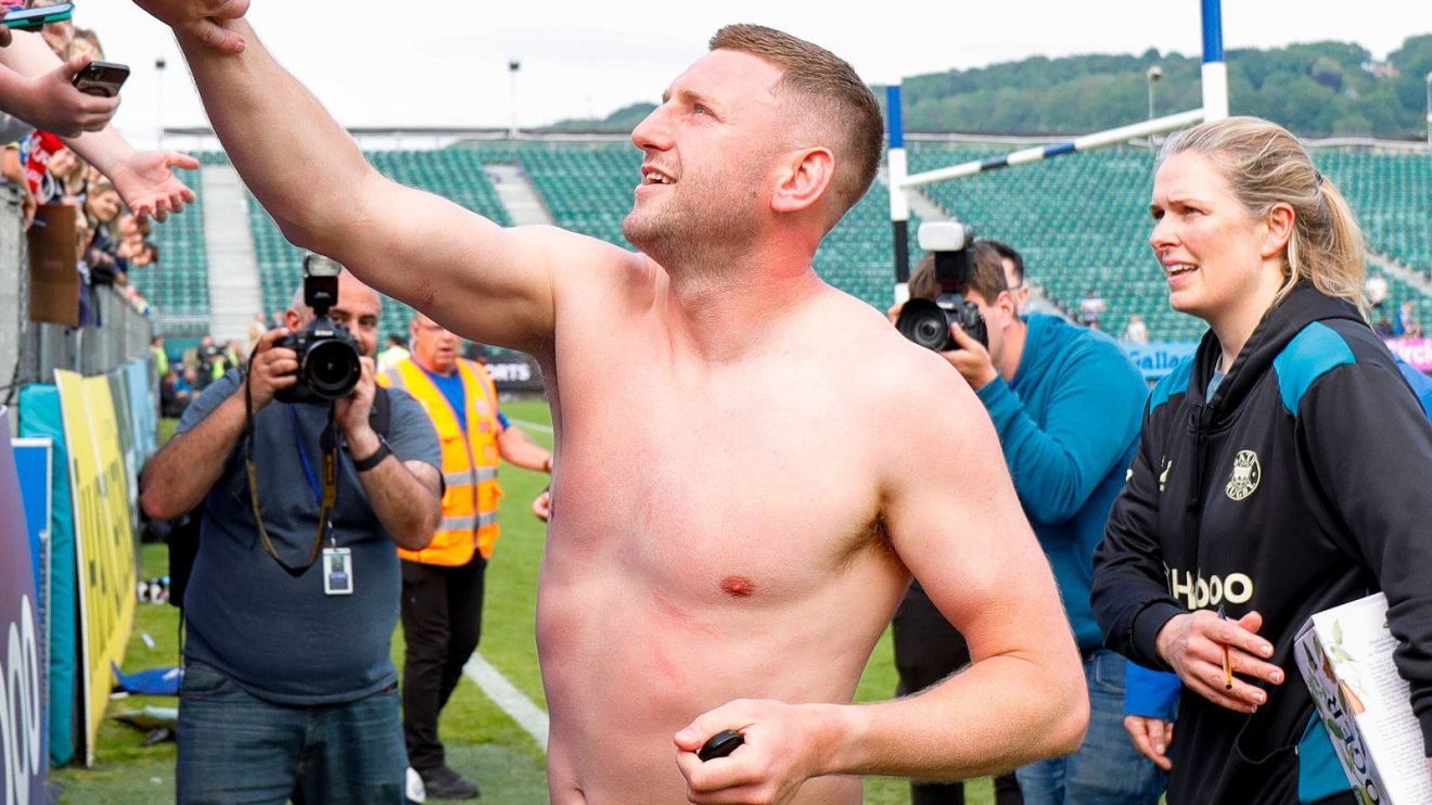Finn Russell celebrates Bath victory.
