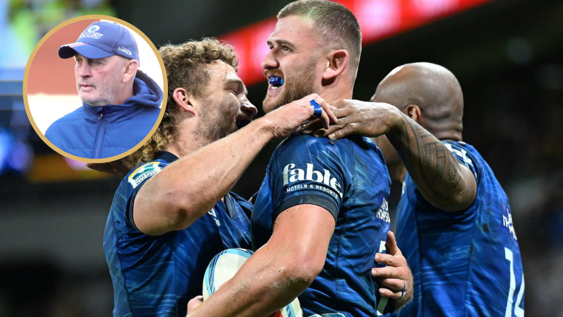 Vern Cotter and Blues players.jpg