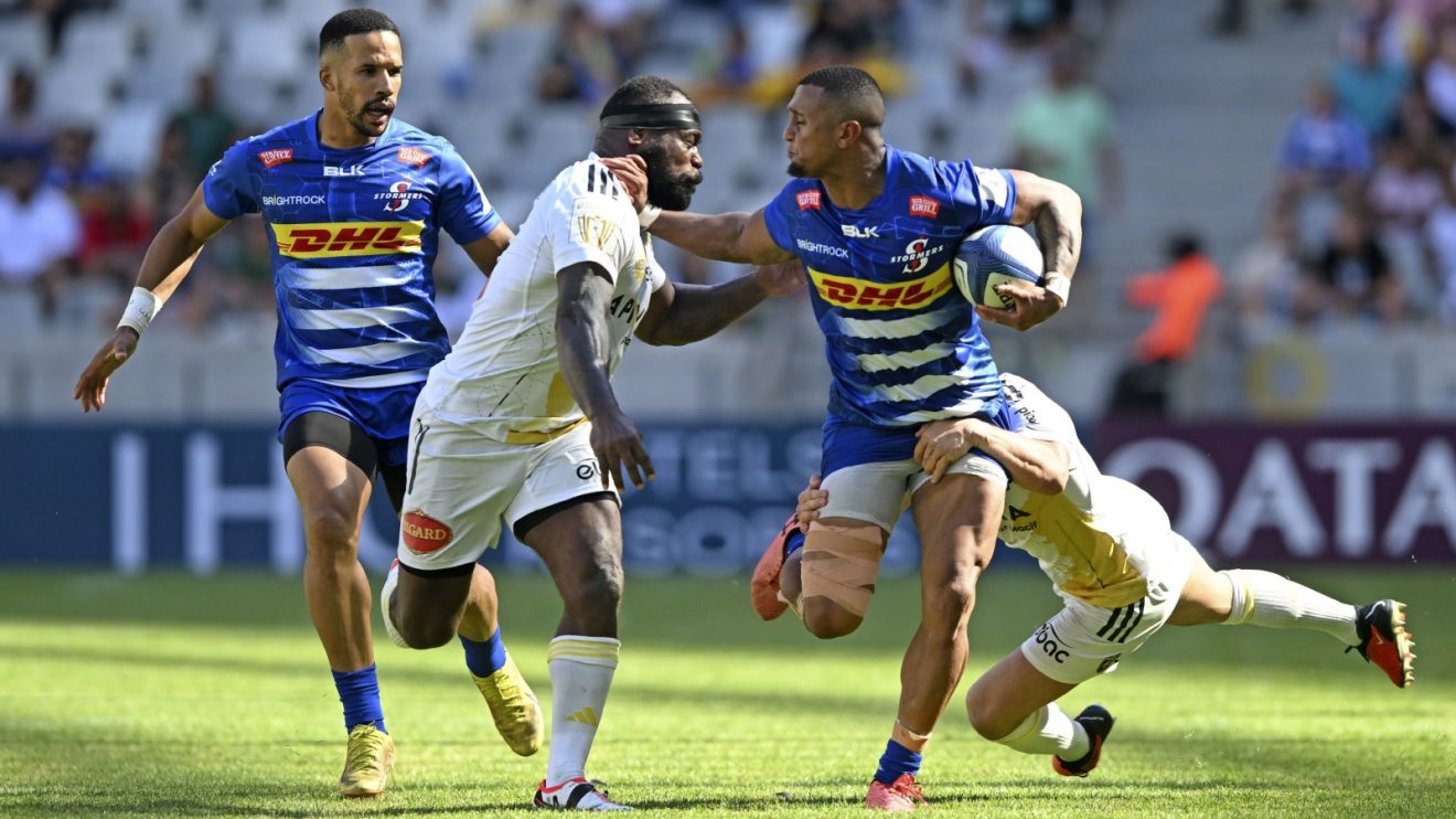 Leolin Zas on the charge for the Stormers in the Champions Cup.