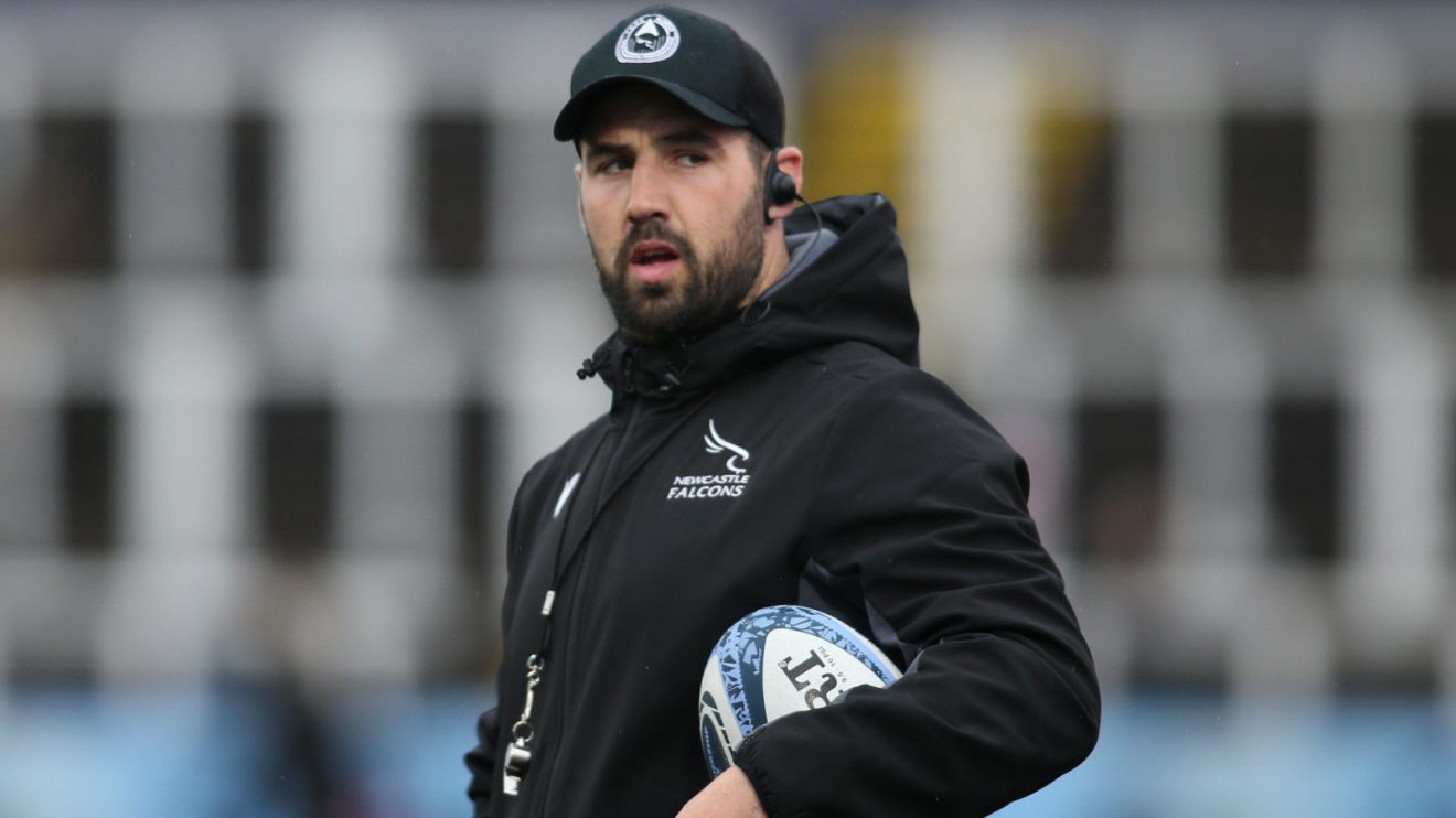 Scott Baldwin coaching at Newcastle Falcons.