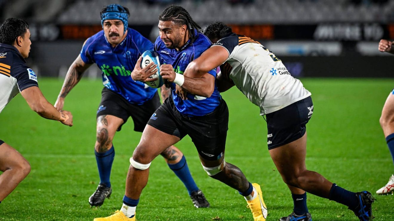 Hoskins Sotutu in action for the Blues against the Brumbies in the Super Rugby Pacific semi-final 2024.