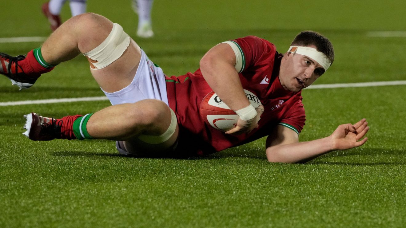 Morgan Morse in action for Wales U20.