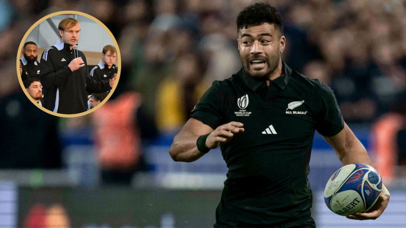 All Blacks head coach Scott Robertson alongside fly-half Richie Mo'unga.