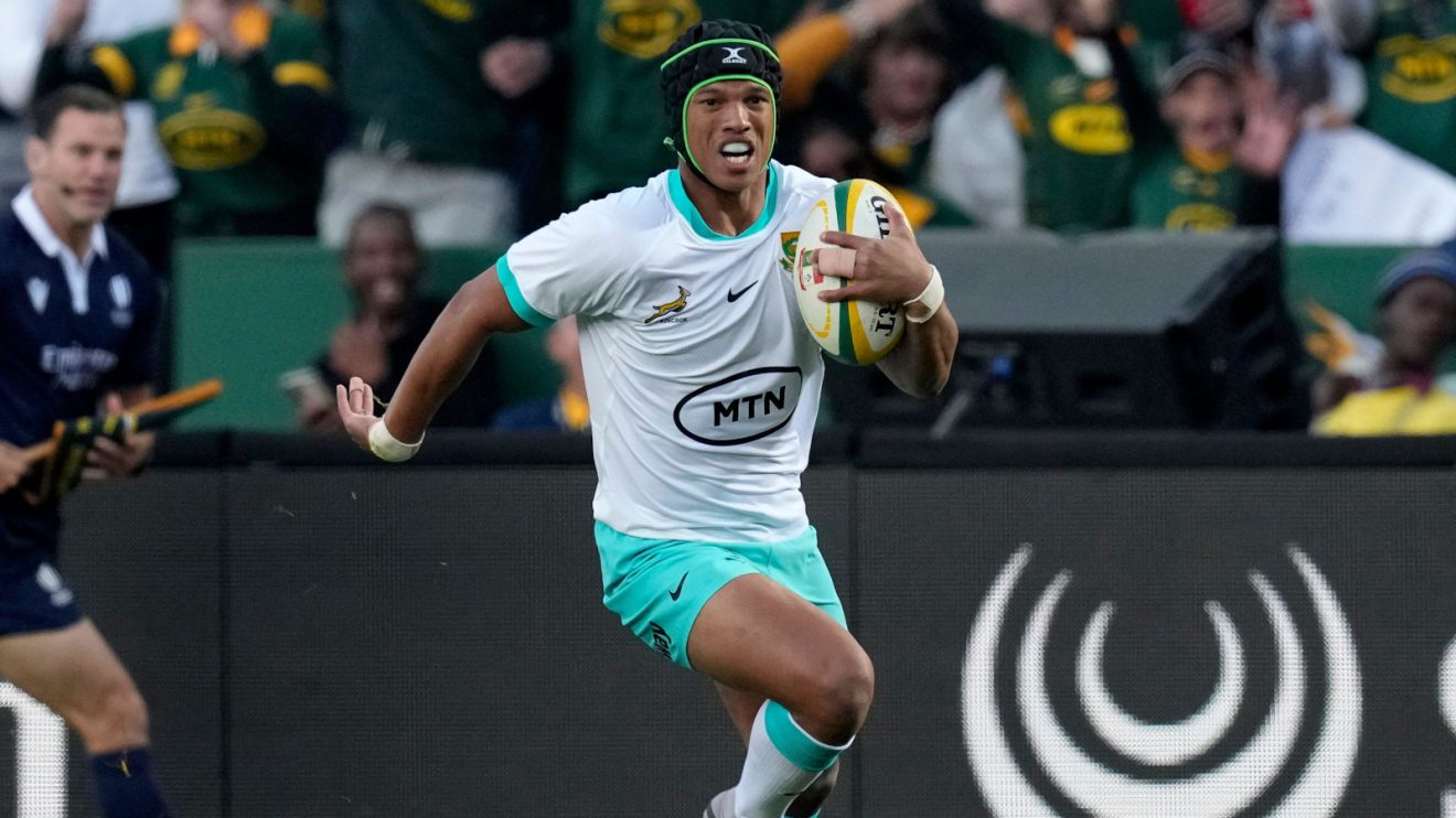 Kurt-Lee Arendse going over for the Springboks.