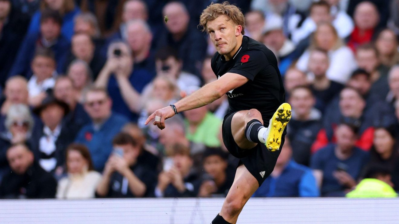 Damian McKenzie All Blacks XV v Barbarians 2022 - Alamy.jpg