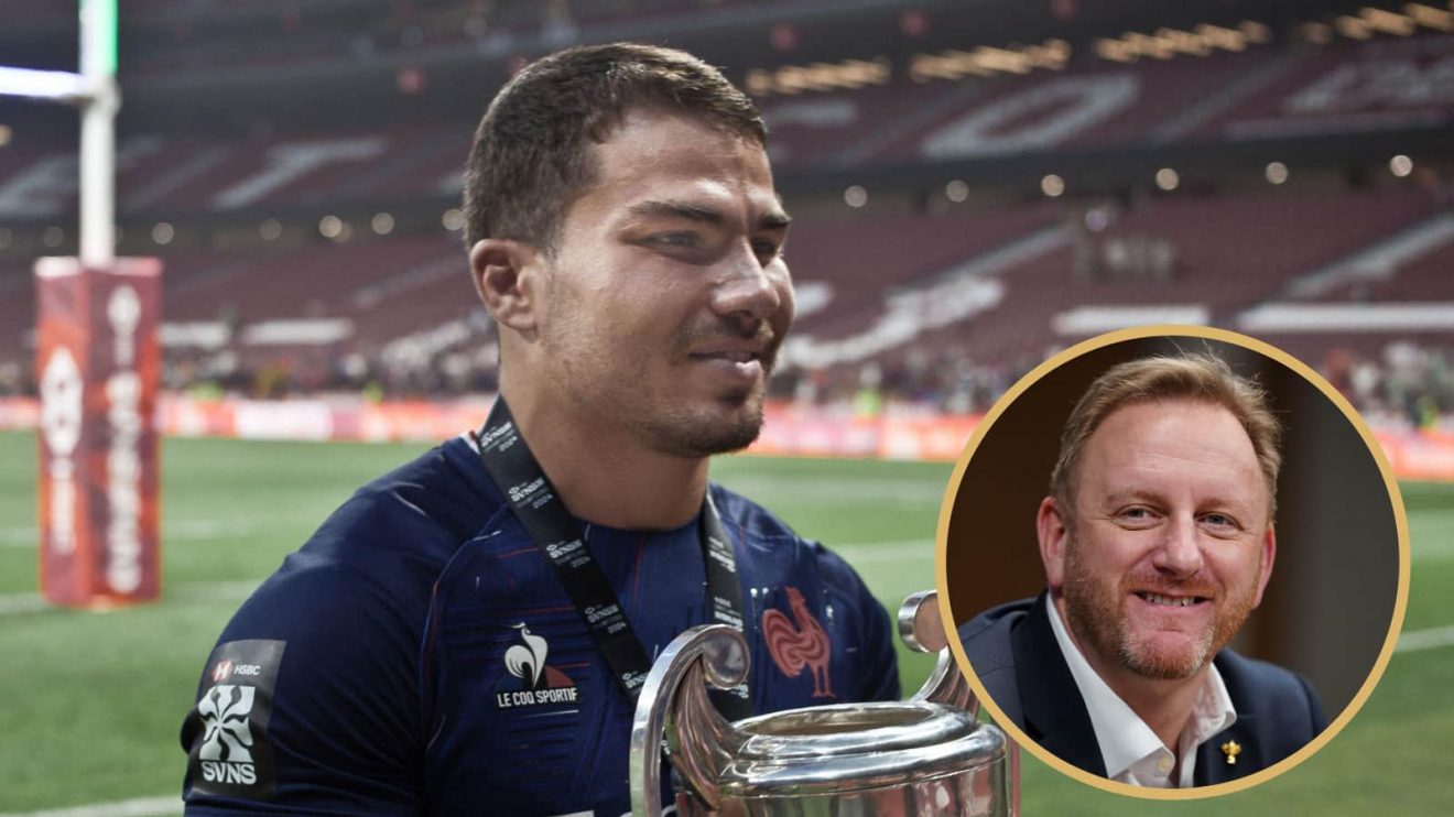 France sevens star Antoine Dupont and World Rugby CEO Alan Gilpin.