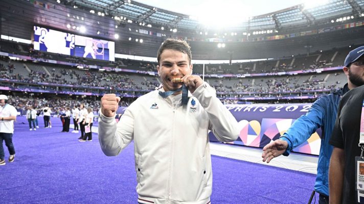 ‘Greatest of all time’ – Fans laud Antoine Dupont following inspired Olympic Gold