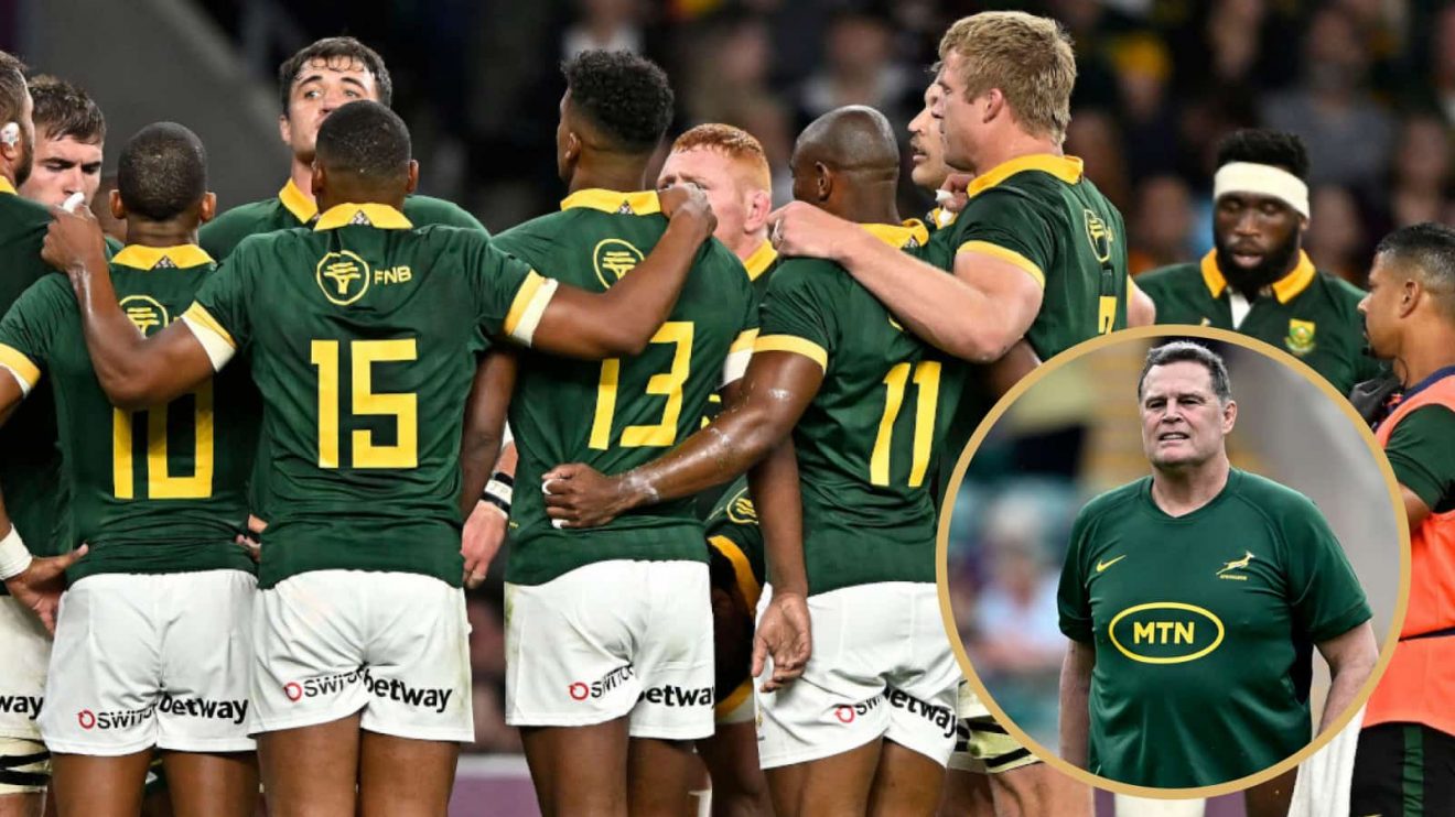 Springboks players in a huddle alongside head coach Rassie Erasmus.