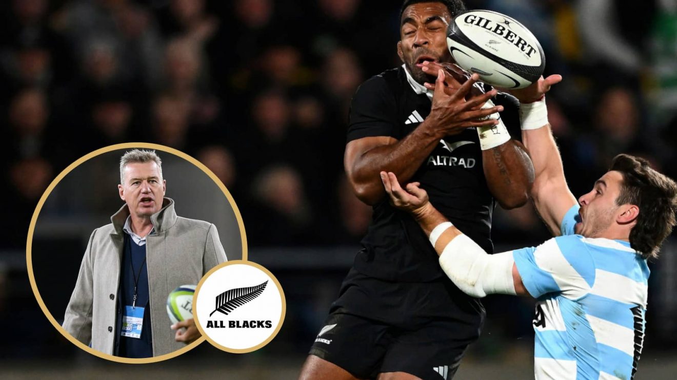 Sevu Reece competing for high ball and All Blacks legend Sir John Kirwan.