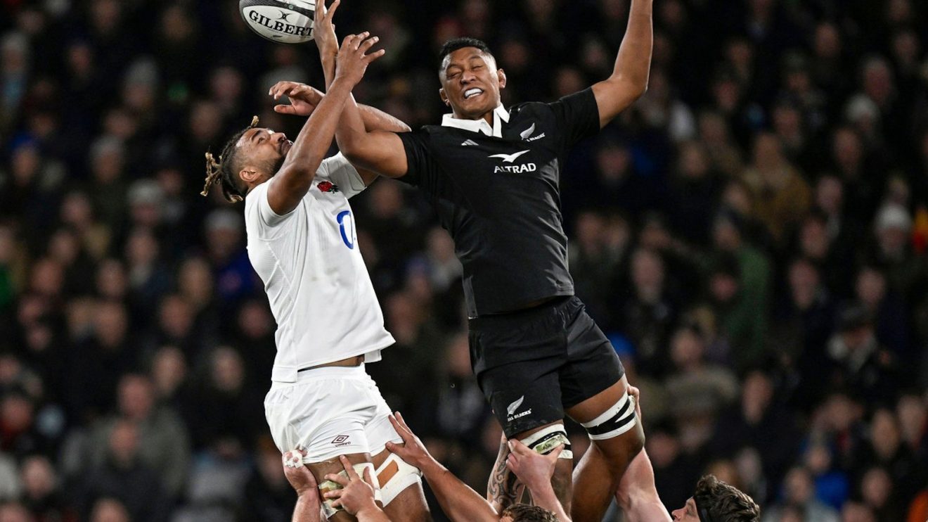 All Blacks flanker Samipeni Finau contests a lineout against England.
