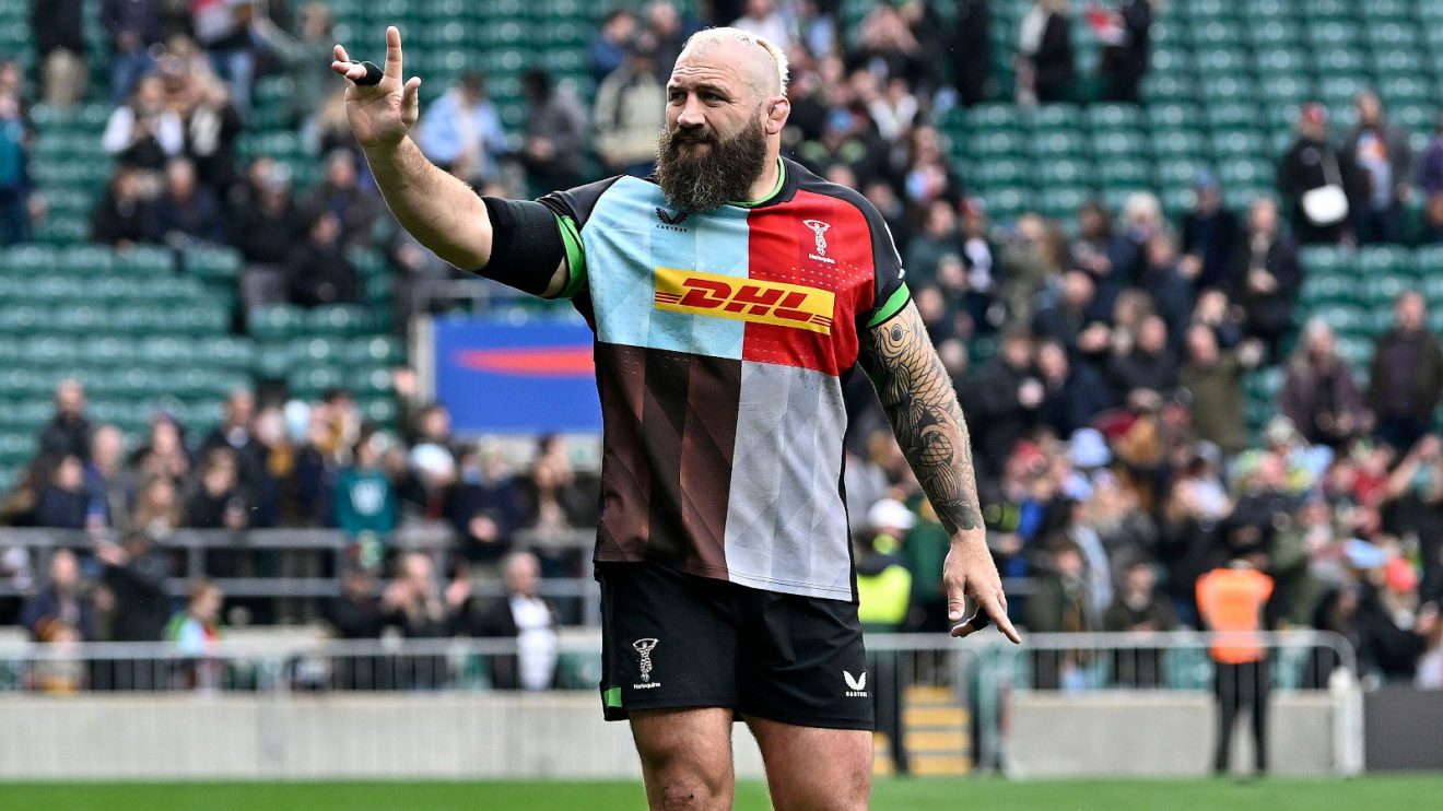 Joe Marler waving to Harlequins fans.