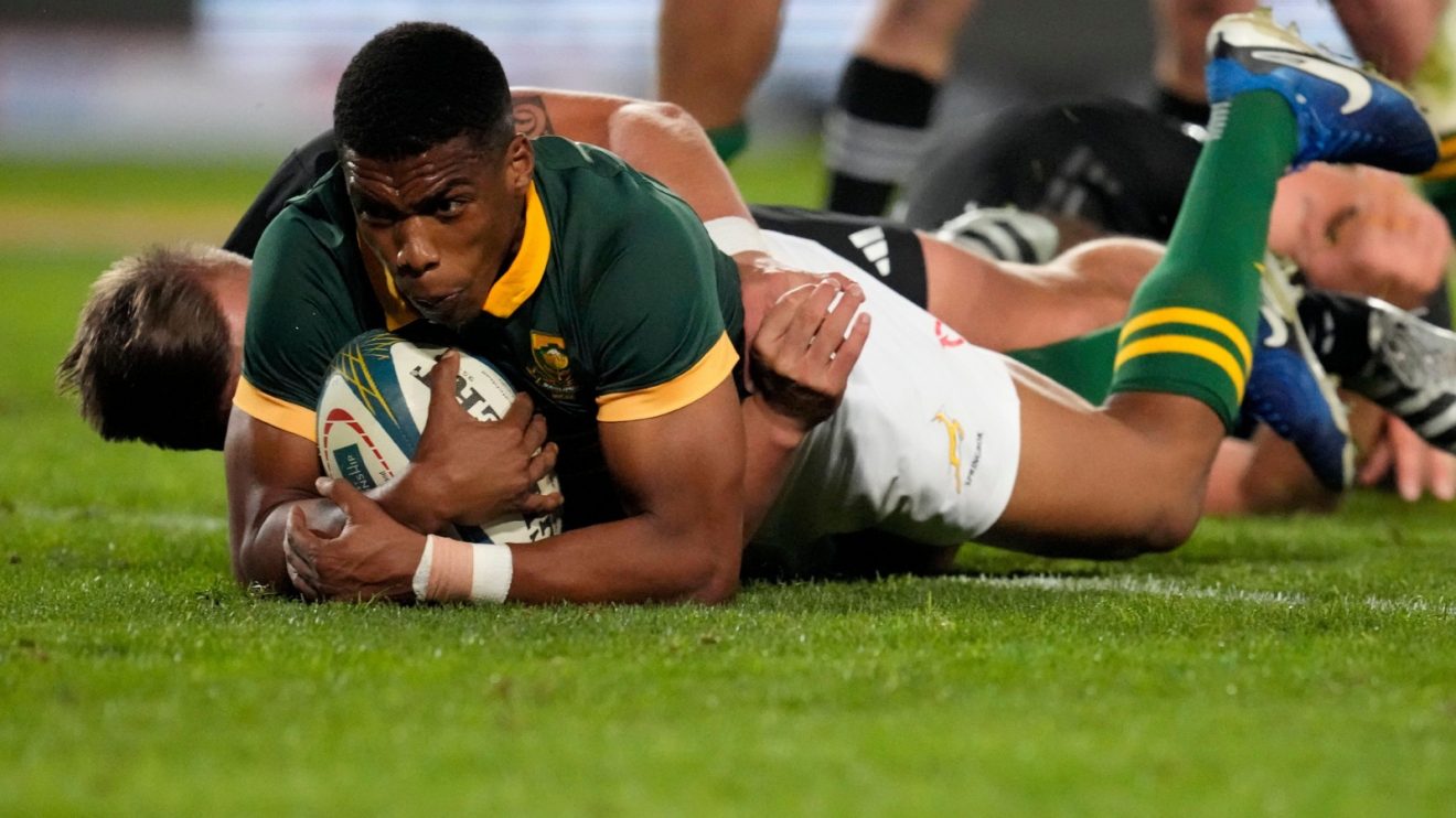 Springbok Grant Williams scoring against the All Blacks.