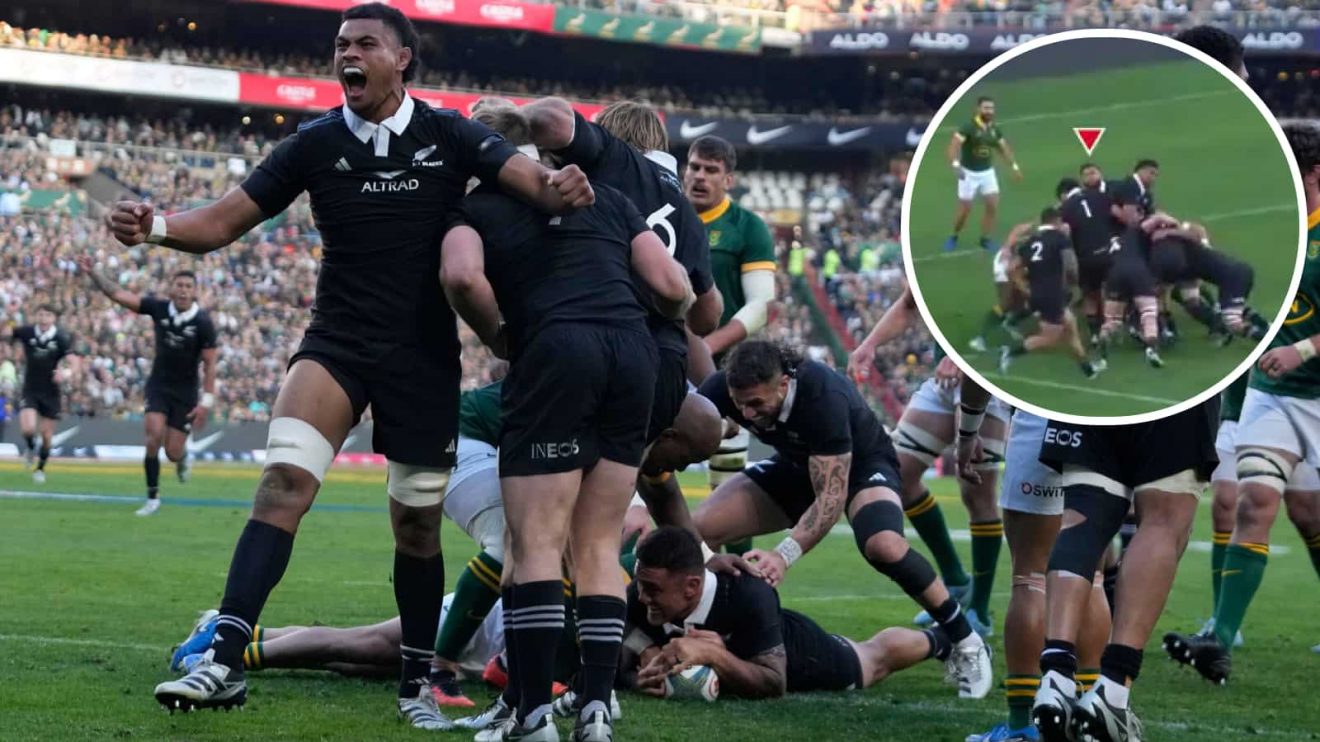 All Blacks celebrate a try against the Springboks at Ellis Park after a driving maul.
