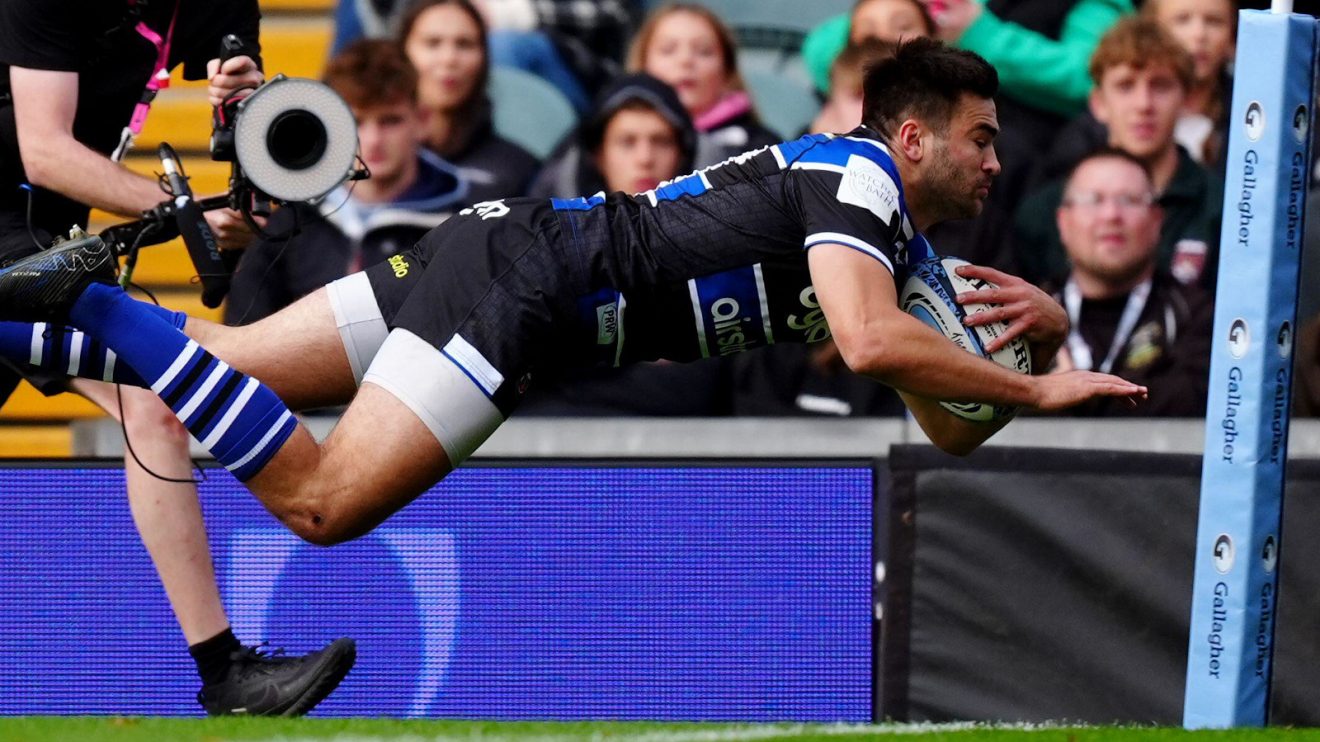 Bath wing Will Muir dives over for a try.