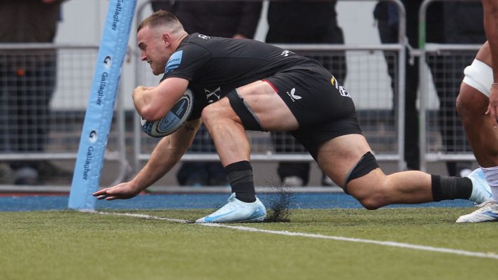 Saracens back-row Ben Earl going over for a try.